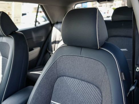 Used 2024 Hyundai Venue Limited FWD image 21