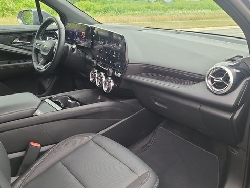 Used 2024 Chevrolet Blazer EV LT AWD/4WD image 29