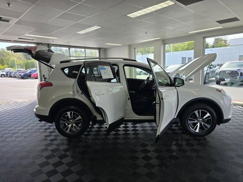 Certified 2018 Toyota RAV4 XLE AWD/4WD image 17