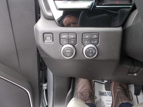 New 2026 GMC Sierra 2500 SLT w/ SLT Premium Package image 17