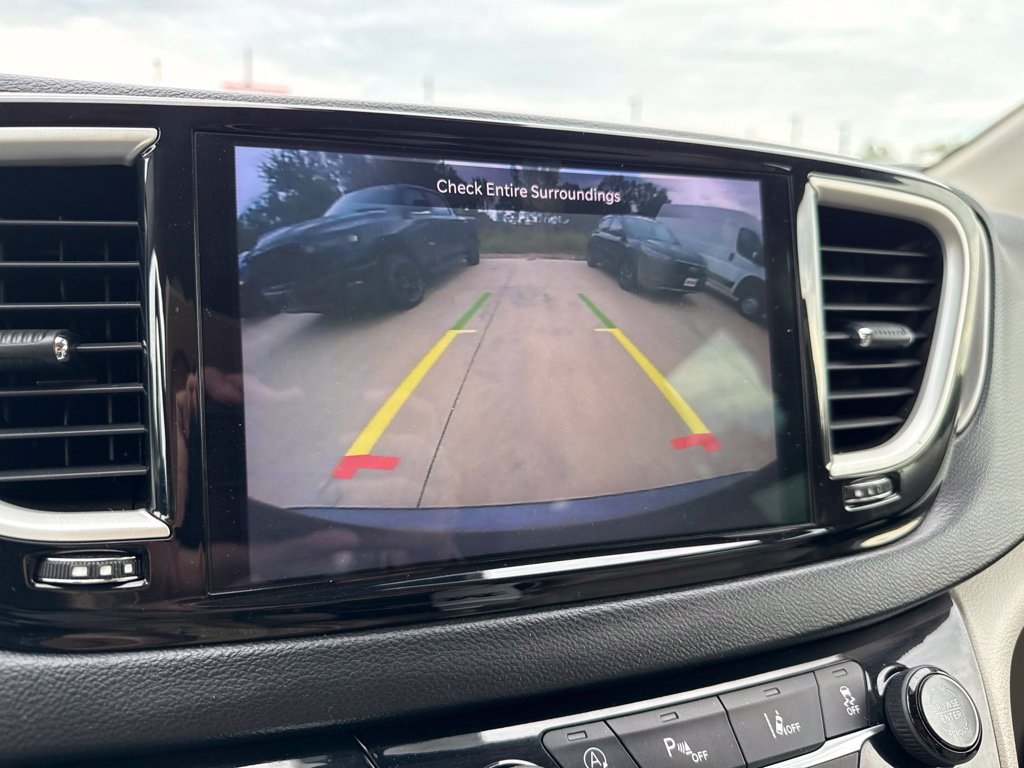 Used 2021 Chrysler Pacifica Touring-L FWD image 44
