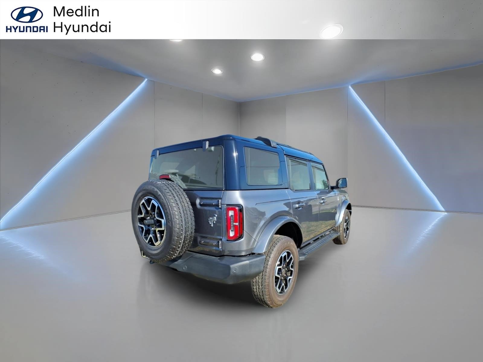 Used 2024 Ford Bronco Outer Banks AWD/4WD image 3