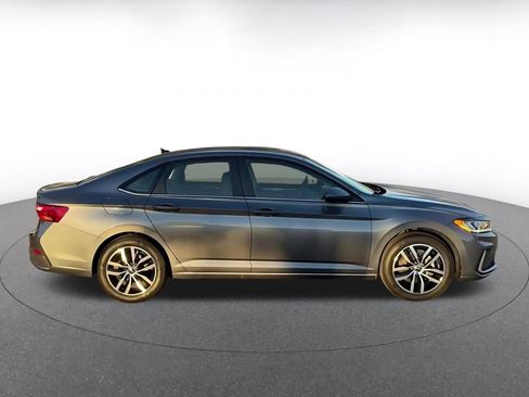 Used 2025 Volkswagen Jetta SE image 16