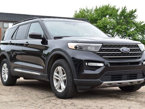 Used 2023 Ford Explorer XLT w/ Equipment Group 202A AWD/4WD image 3
