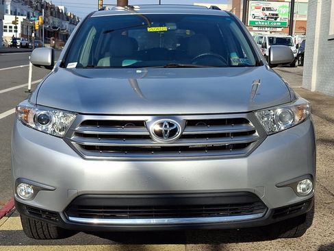 Used 2012 Toyota Highlander Limited w/ Tow Pkg image 2