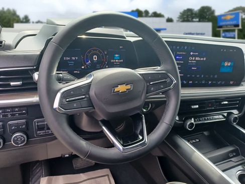 Used 2025 Chevrolet Suburban Premier AWD/4WD image 10