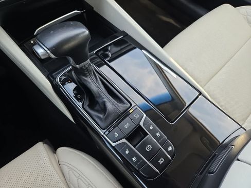 Used 2018 Kia Cadenza Limited FWD image 33