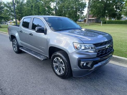 Used 2022 Chevrolet Colorado Z71 w/ Safety Package RWD image 8