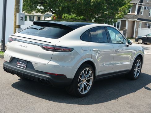 Used 2022 Porsche Cayenne S AWD/4WD image 5