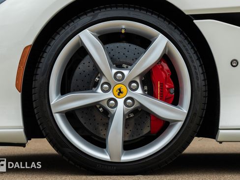 Used 2019 Ferrari Portofino RWD image 8