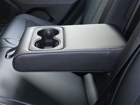 New 2025 Jeep Grand Cherokee Altitude image 10