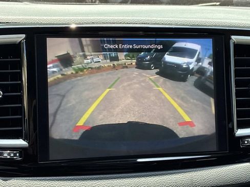 Used 2023 Chrysler Pacifica Touring-L FWD image 39