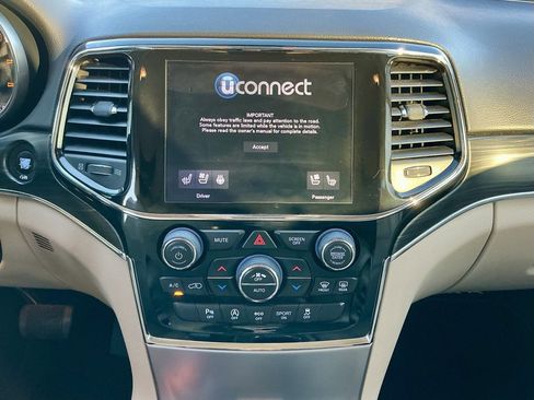 Used 2019 Jeep Grand Cherokee Limited w/ Luxury Group II image 34