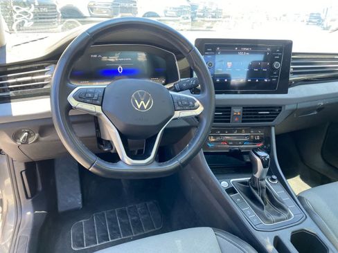 Used 2025 Volkswagen Jetta SE FWD image 10