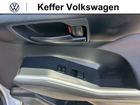 Used 2022 Toyota Highlander LE FWD image 30