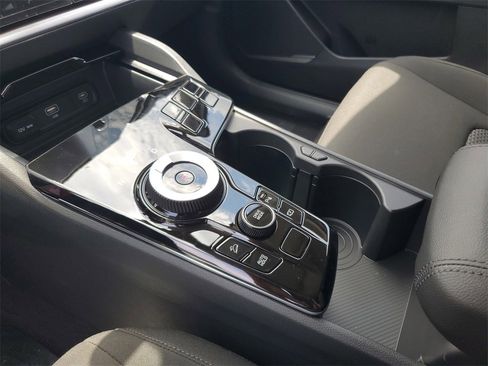 New 2025 Kia Sportage LX image 18