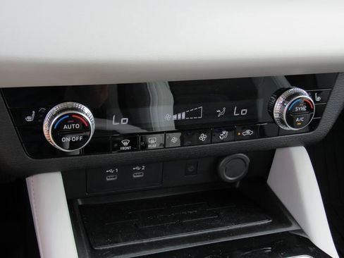 New 2025 Mitsubishi Outlander SE image 21