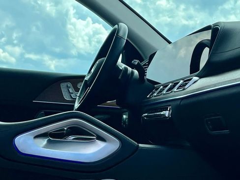 Certified 2025 Mercedes-Benz GLS 450 4MATIC image 11