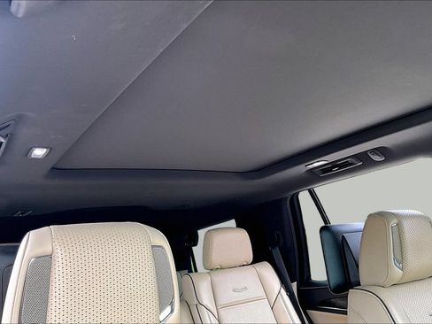 Used 2024 Cadillac Escalade Premium Luxury AWD/4WD image 17