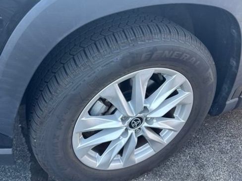Used 2022 Toyota Corolla Cross LE FWD image 5
