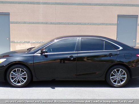 Used 2017 Toyota Camry SE FWD image 5