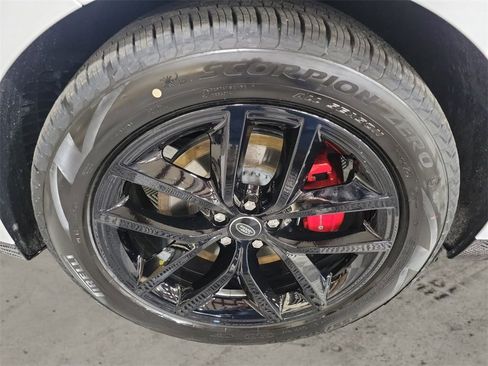 New 2025 Land Rover Range Rover Velar Dynamic SE image 9