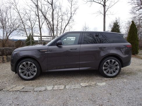 New 2026 Land Rover Range Rover Sport SE image 9
