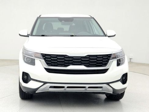 Used 2023 Kia Seltos LX image 2