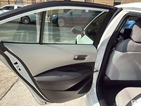 Used 2022 Toyota Corolla LE FWD image 18