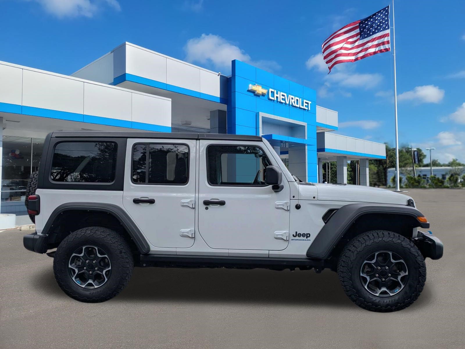 Used 2023 Jeep Wrangler Unlimited Rubicon 4xe w/ Cold Weather Group AWD/4WD image 2