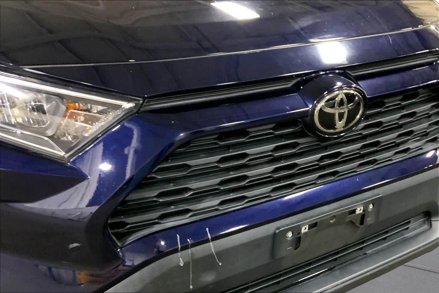 Certified 2021 Toyota RAV4 XLE Premium AWD/4WD image 30