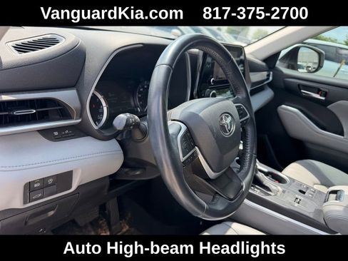 Used 2023 Toyota Highlander XLE image 14