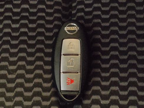 Used 2016 Nissan Juke S FWD image 32