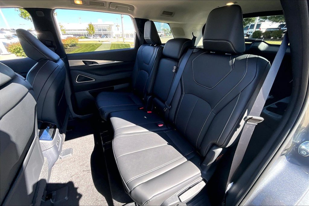 New 2027 INFINITI QX60 Luxe w/ Cargo Package AWD/4WD image 10