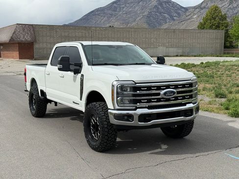 Used 2025 Ford F350 Lariat AWD/4WD image 2