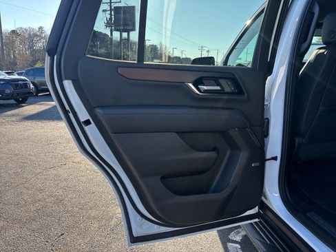 New 2026 GMC Yukon Denali w/ LPO, Floor Liner Package image 32