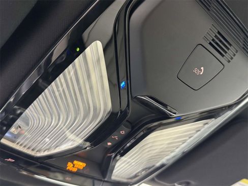 Used 2021 BMW 530e xDrive w/ Premium Package image 25