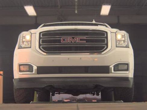 Used 2019 GMC Yukon XL SLT image 3