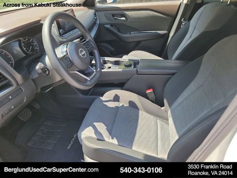 Used 2023 Nissan Rogue SV image 5