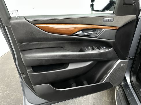 Used 2019 Cadillac Escalade Premium Luxury w/ LPO, Radiant Package image 21