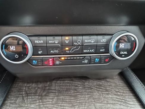 Used 2021 Ford Expedition Limited AWD/4WD image 17