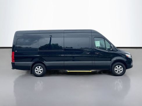 Used 2024 Mercedes-Benz Sprinter 2500 image 2