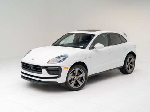 Certified 2025 Porsche Macan AWD/4WD image 1