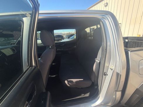 Used 2016 Toyota Tacoma TRD Off-Road w/ Towing Package image 10