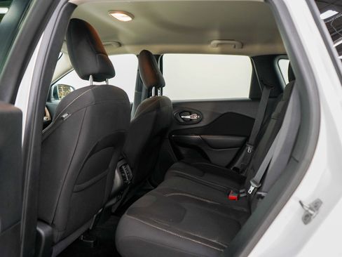 Used 2015 Jeep Cherokee Latitude w/ Cold Weather Group AWD/4WD image 17