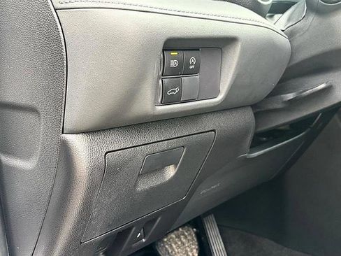 Used 2023 Toyota Highlander LE FWD image 16