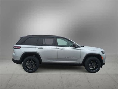 New 2025 Jeep Grand Cherokee Limited image 8