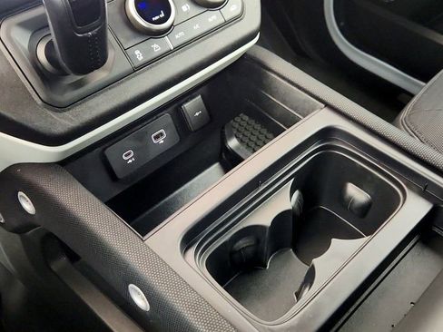 Used 2022 Land Rover Defender 90 X-Dynamic HSE image 17