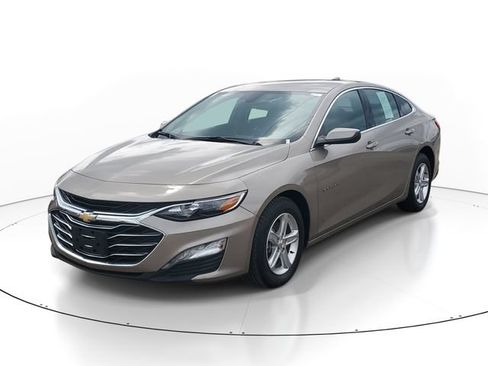 Used 2024 Chevrolet Malibu LT FWD image 2