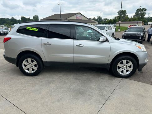 Used 2011 Chevrolet Traverse LT w/ Personal Connectivity Package FWD image 4
